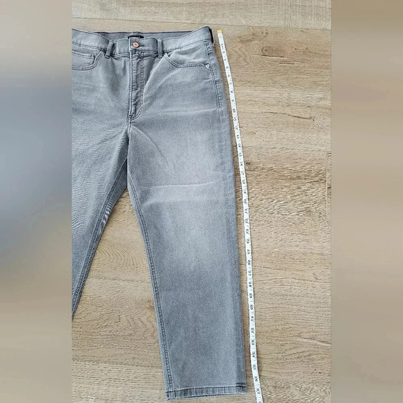 Express Mom Jean Super High Rise in gray - Picture 7 of 9